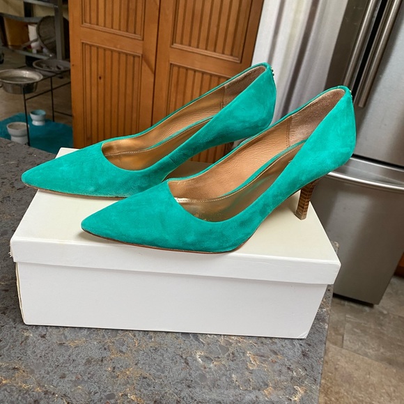 Brand: Coach Model: Zoee Suede Color: Emerald Size: 8.5 - Picture 6 of 8